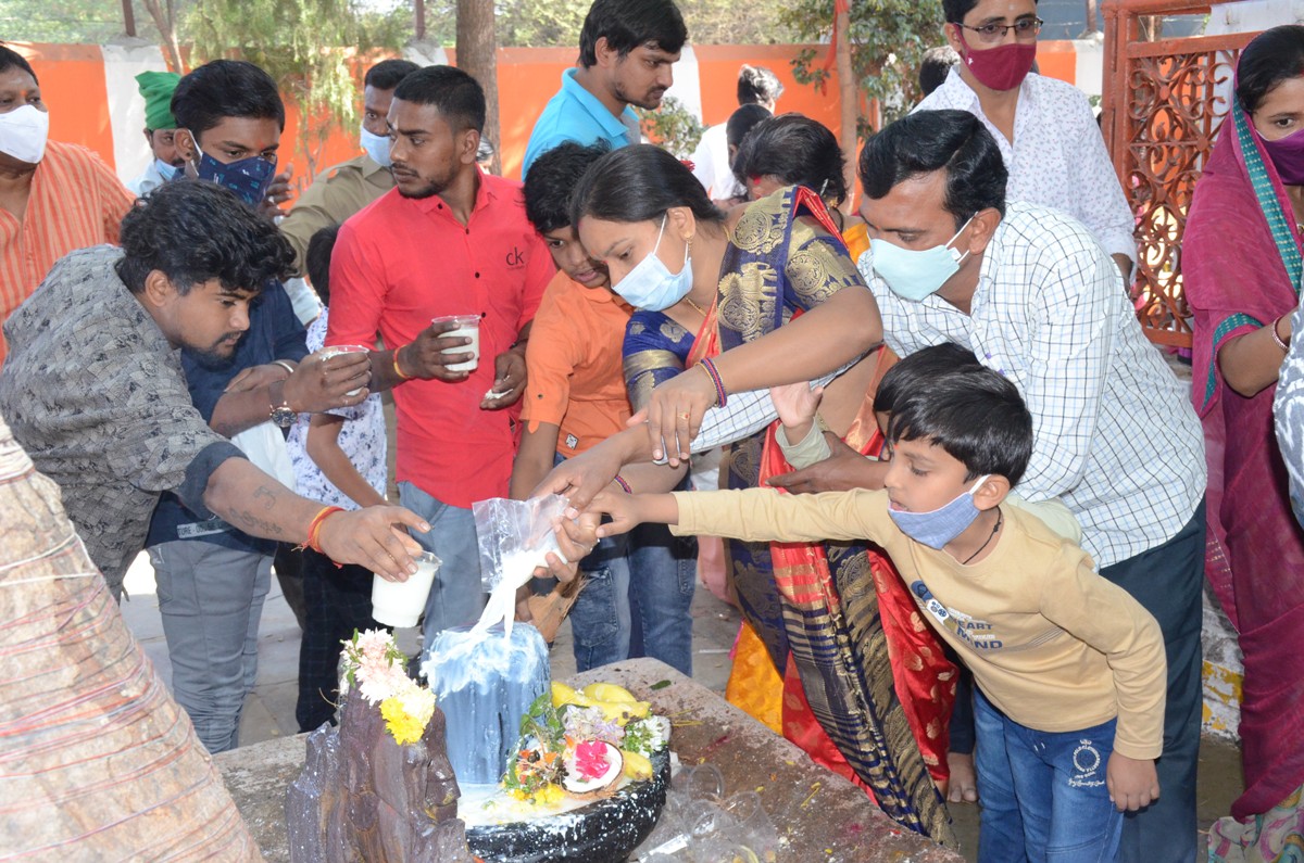 Shivratri celebrations | కర్మన్ఘాట్ ధ్యానాంజనేయ ఆలయంలో వైభవంగా శివరాత్రి పర్వదిన వేడుకలు