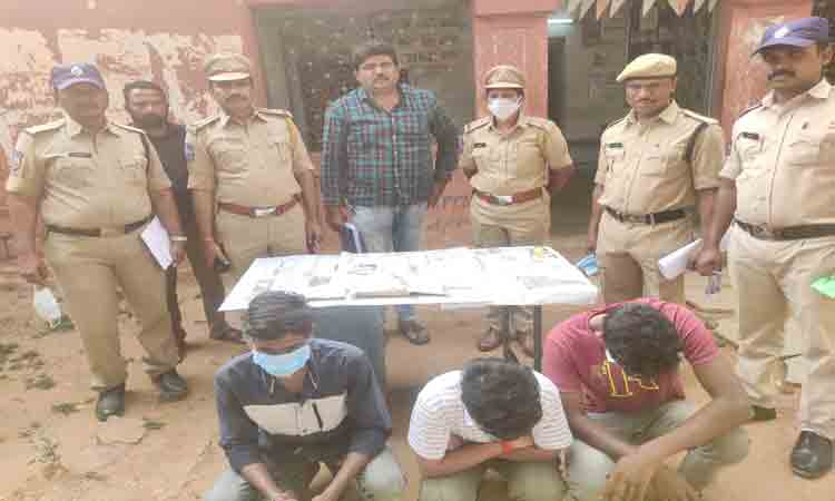 గంజాయి విక్రయిస్తున్న నిందితులు అరెస్టు