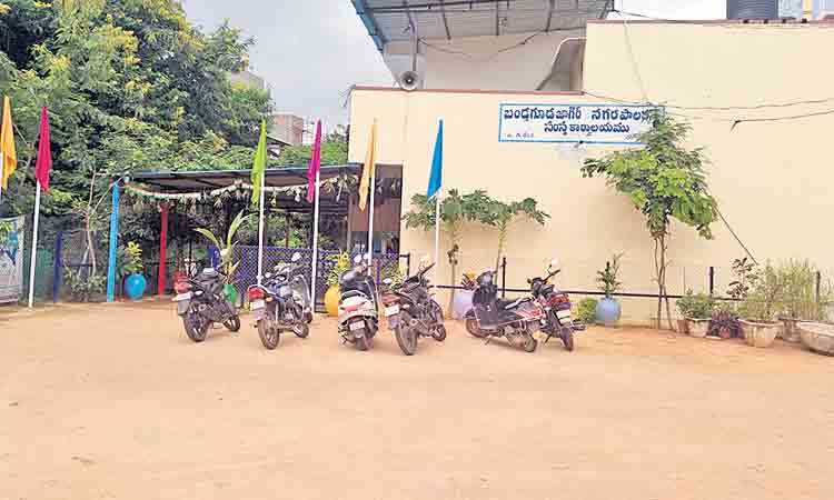 ఆస్తి పన్ను చెల్లించి.. అభివృద్ధికి సహకరించండి