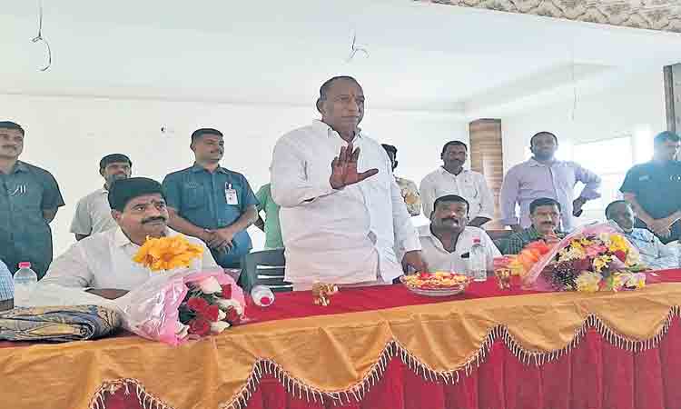 నల్లా కనెక్షన్‌ పనులు వెంటనే ప్రారంభించాలి