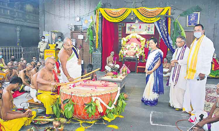 యాదాద్రిలో వైభవంగా బ్రహ్మోత్సవాలు