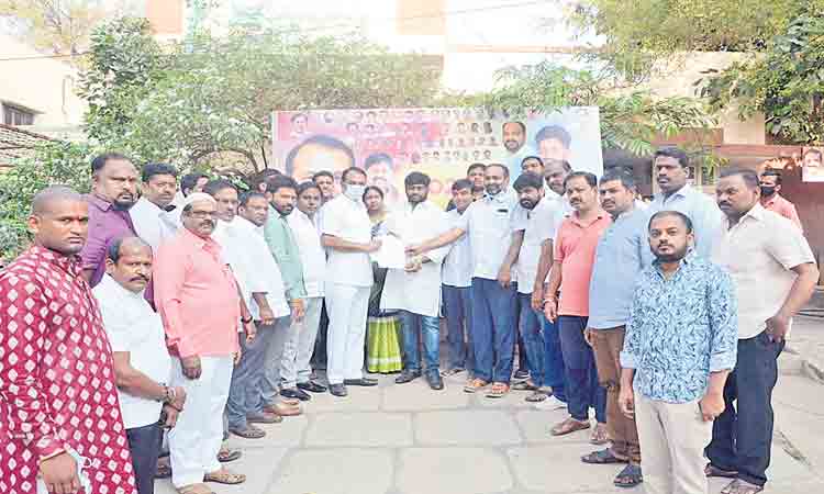 ప్రభుత్వ పథకాలు ప్రజలకు తెలియజేయాలి
