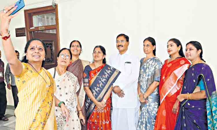 మహిళలకు గౌరవం పెరగాలి: మంత్రి నిరంజన్రెడ్డి