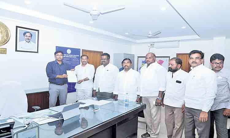 ప్రజా సమస్యల పరిష్కారానికి కృషి