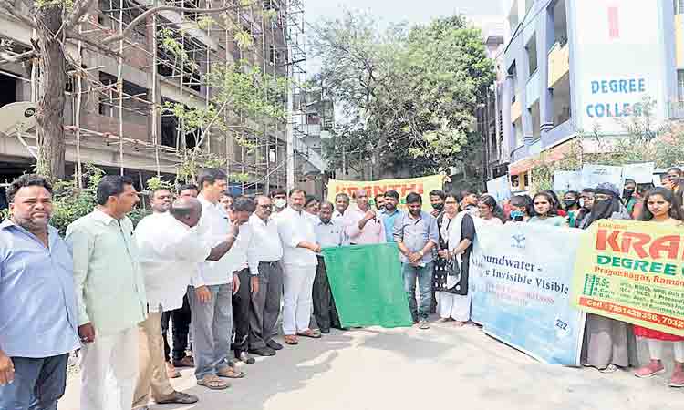 నీటిని వృథా చేయవద్దు..