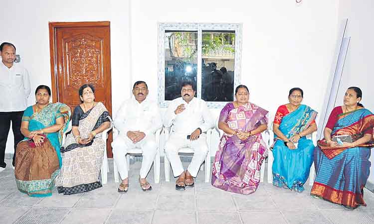 వనితా.. వందనం! కేసీఆర్‌