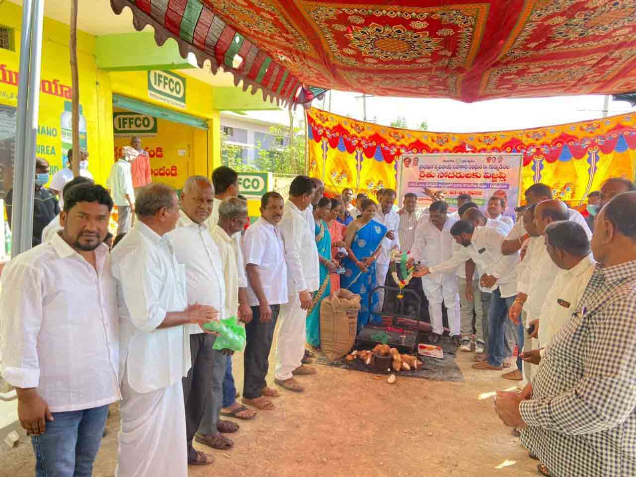 శనగల కొనుగోలు కేంద్రాన్ని ప్రారంభించిన ఎమ్మెల్యే మహిపాల్‌రెడ్డి