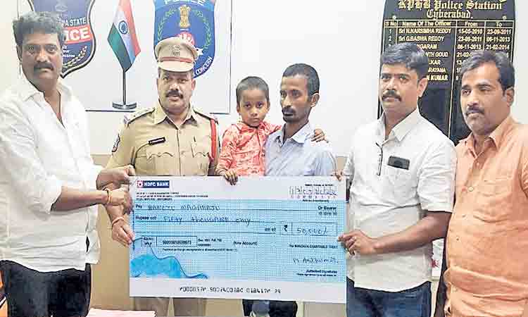 ఐశ్వర్యకు ఆర్థిక సహాయం అందజేత