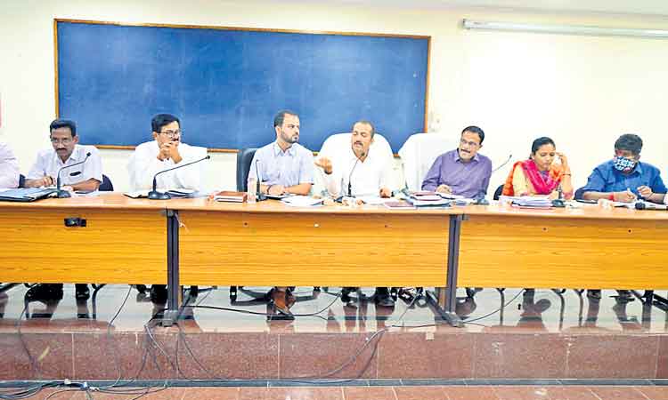 నెలాఖరుకల్లా దళిత బంధు గ్రౌండింగ్‌ చేయాలి