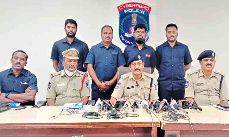 లారీలో గది..అందులో గంజాయి