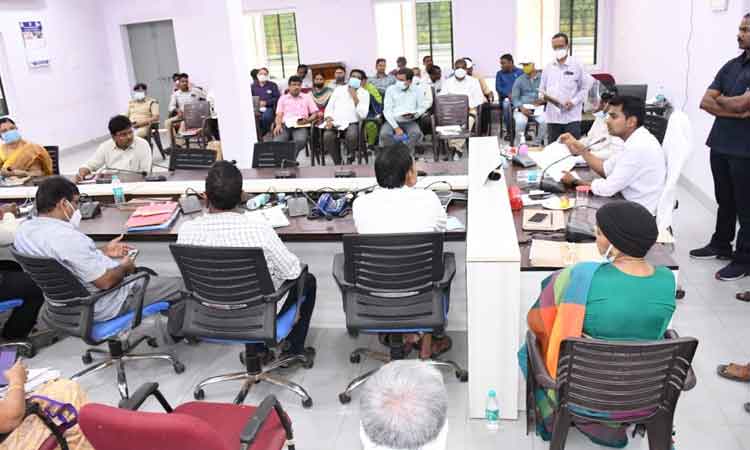 దళితబంధు లబ్ధిదారుల వివరాలను..తక్షణమే ఆన్‌లైన్‌ చేయాలి