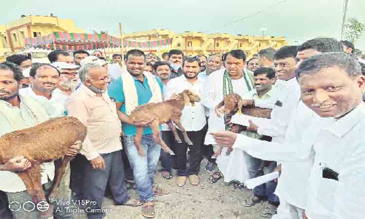 కులవృత్తులకు పెద్ద పీట