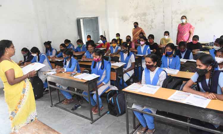 బాలికల బడికి మహర్దశ