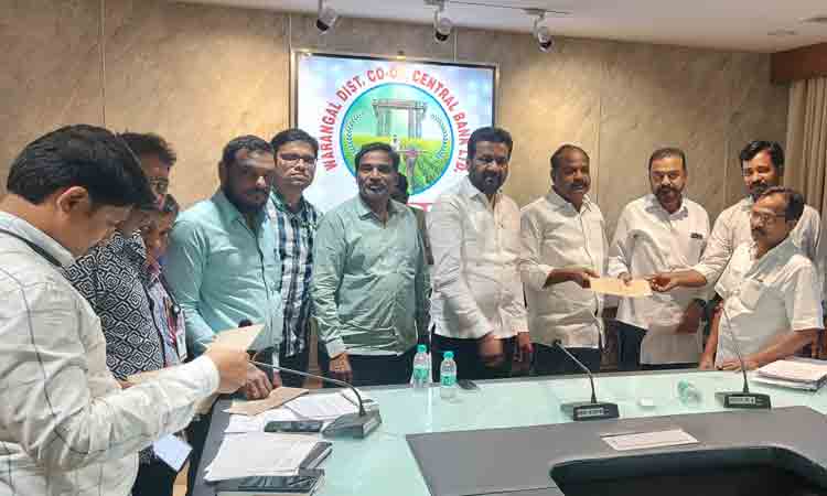 15 పీఏసీఎస్ లకు రూ.9.40 కోట్లు