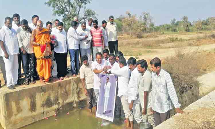 మెట్టకు తరలివచ్చిన గంగమ్మ