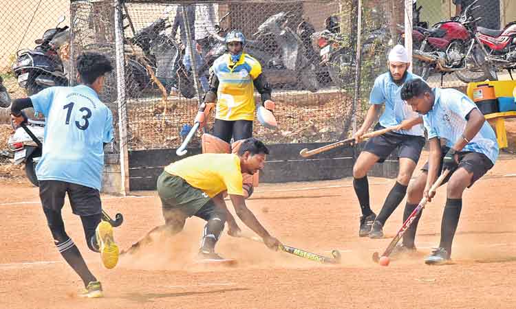 సెమీస్‌లో కరీంనగర్‌