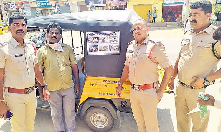 పరిమితికి మించి ప్రయాణికులను తరలించొద్దు