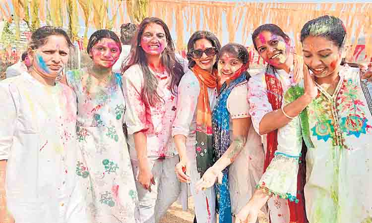 సప్త వర్ణాల హోలీ