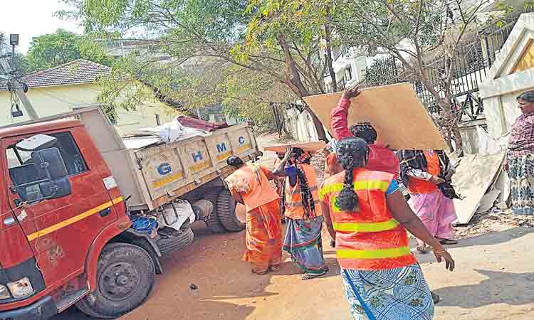 మీకు అక్కర్లేదా..మాకిచ్చేయండి!!