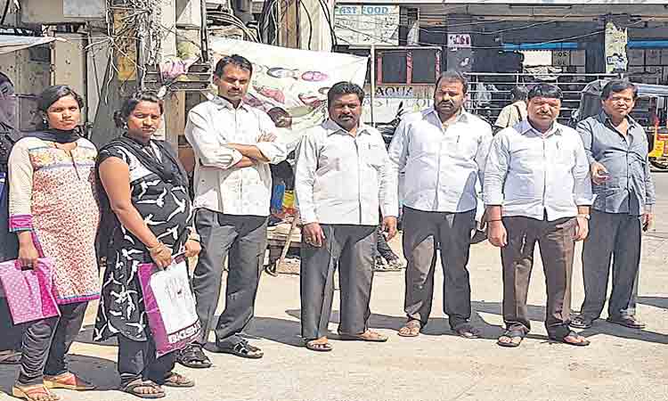 బస్‌ షెల్టర్ల నిర్మాణం ఎప్పుడు..?