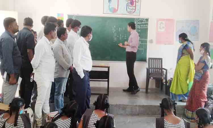 విద్యార్థుల్లో ప్రతిభను వెలికితీయాలి