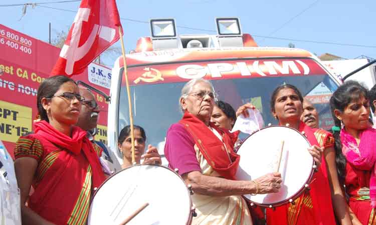 ధీర వనిత మల్లు స్వరాజ్యం ఆమె మాటే తుపాకీ తూటా