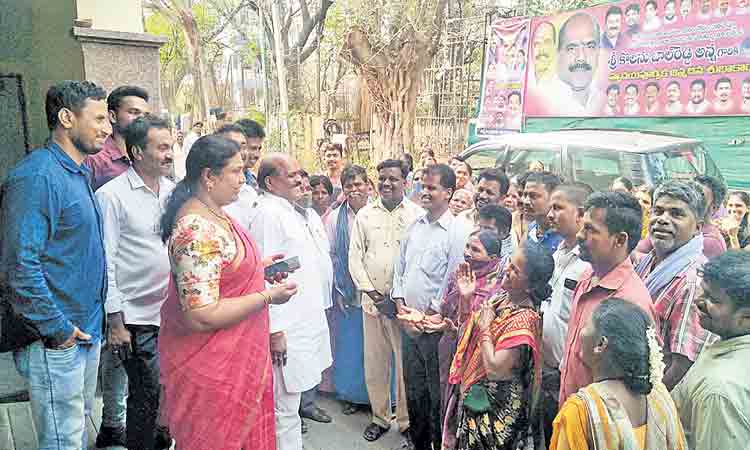 ఆయనకు మతిభ్రమించింది..