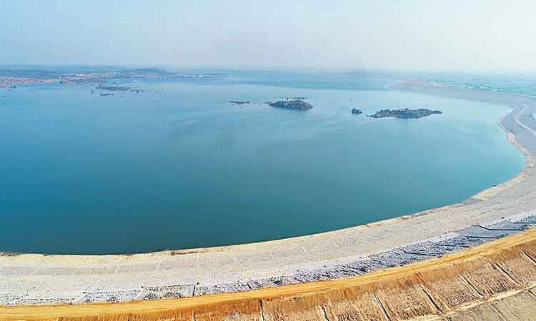 ప్రతి బొట్టునూ ఒడిసి పడుతూ..