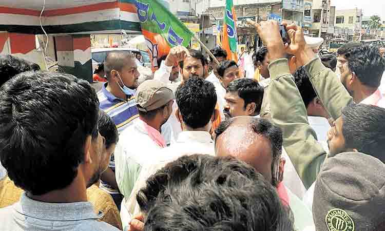 కొలువుల భర్తీ నచ్చని బీజేపీ