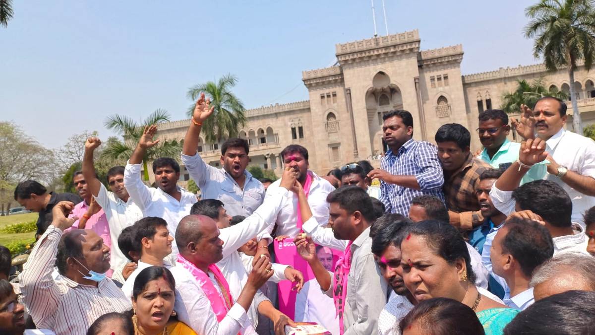 Osmania University | ఓయూలో టీఆర్‌ఎస్వీ ఆధ్వర్యంలో ఘనంగా సంబురాలు