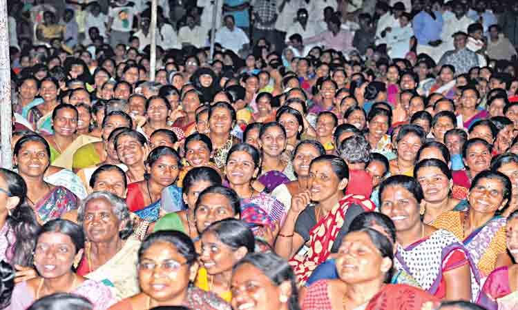 ఆడబిడ్డలకు తెలంగాణ అండ