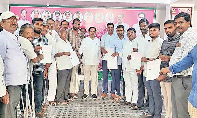 పథకాలను సద్వినియోగం చేసుకోవాలి