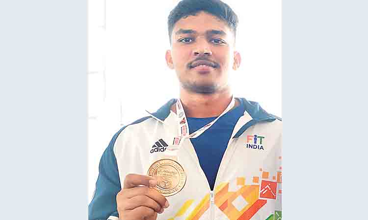 గణేశ్‌కు స్వర్ణం