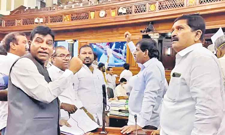 టీఆర్‌ఎస్‌ ఎంపీల గిరిజన గర్జన