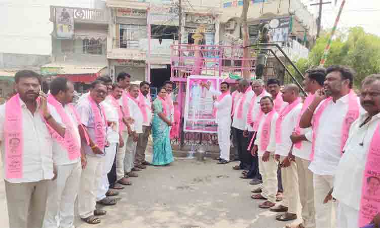 సీఎం కేసీఆర్‌ దేశానికే దిక్సూచి