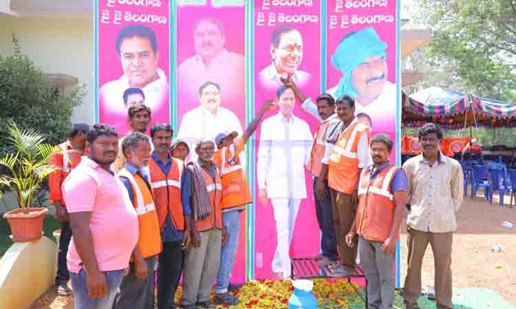 సంక్షేమ సారథికి పుష్పాభిషేకం