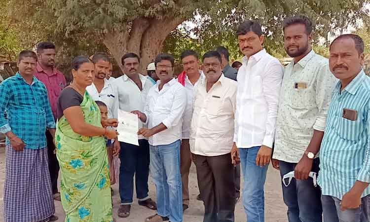 పర్యటిస్తూ.. ముచ్చటిస్తూ