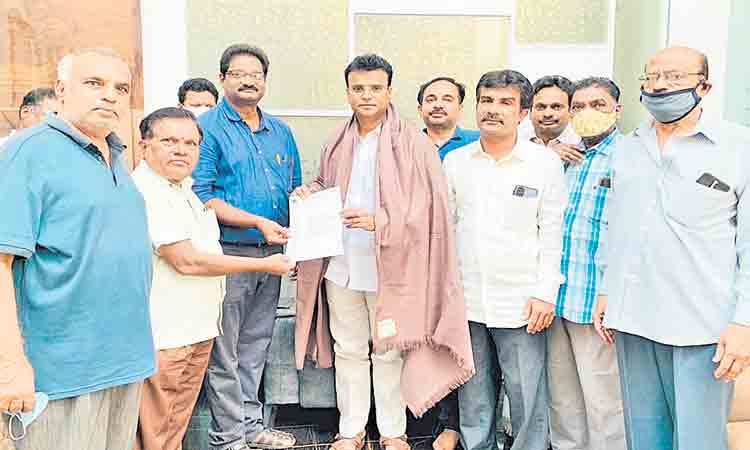 ప్రజా సమస్యలు పరిష్కరించండి