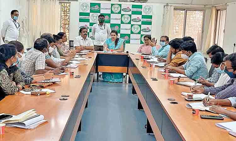 పారిశుధ్య పనులలో నిర్లక్ష్యం తగదు