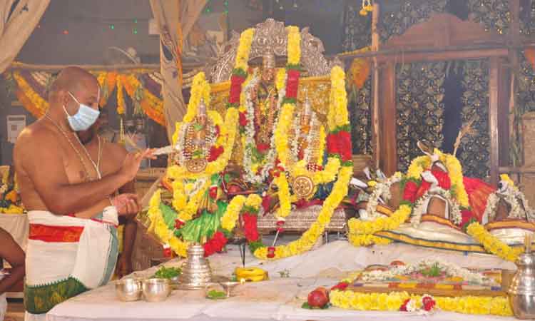 అభిషేకాలు.. అధివాసాలు