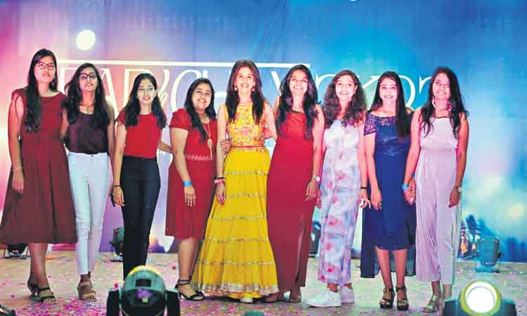 గీతంలో ఫ్రెషర్స్‌ పార్టీ