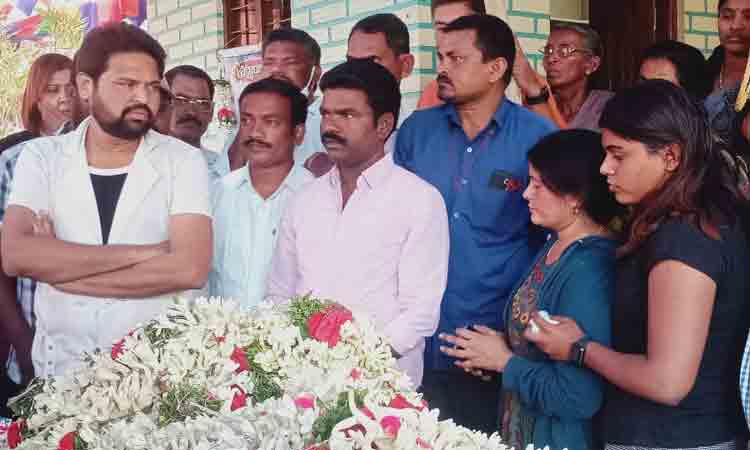 కందికొండకు కన్నీటి వీడ్కోలు