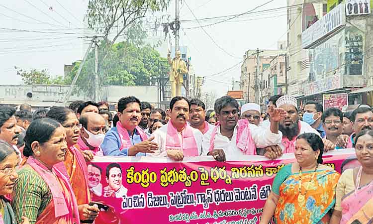 బీజేపీకి ప్రజలే బుద్ధి చెబుతారు