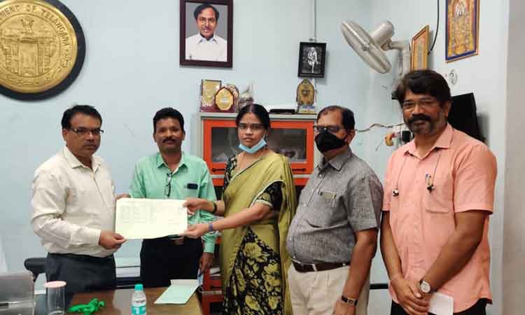 విద్యార్థులు భావి శాస్త్రవేత్తలుగా ఎదగాలి