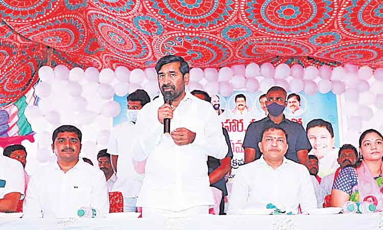 బీజేపీ, కాంగ్రెస్‌ ఏం చేశాయి?