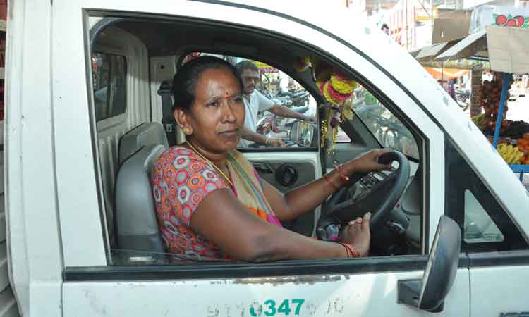 ఆటుపోట్లకు వెరువని ఆత్మైస్థెర్యం.. ఆటో స్వాతి