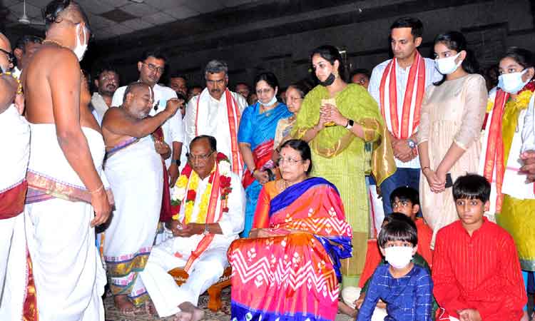 యాదాద్రీశుడి ఆలయం మహాద్భుతం