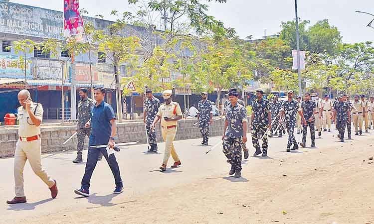 విగ్రహం వెనుక కుట్రకోణం!