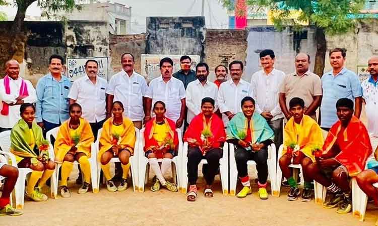 క్రీడాకారులకు నిలయం హుజూరాబాద్‌