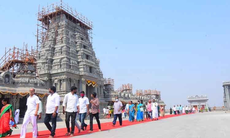 యాదాద్రి క్షేత్రాన వేద ఆశీర్వచనం